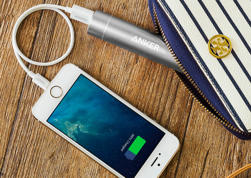 iPhone заряджається від PowerBank